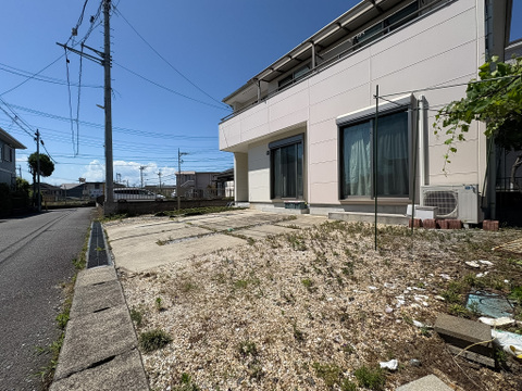 築10年以内の為状態が綺麗に保たれています。物件駐車スペースとお庭、建物も大きく広々とお使いいただけます。
