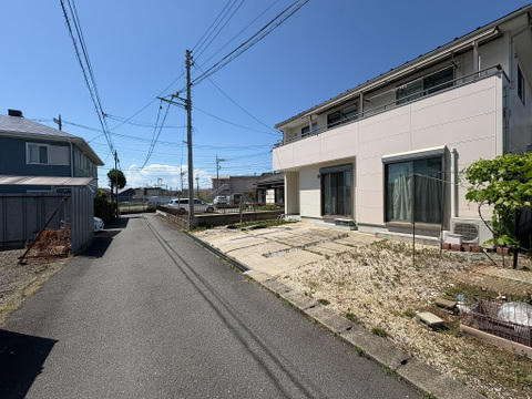 築10年以内の為状態が綺麗に保たれています。物件駐車スペースとお庭、建物も大きく広々とお使いいただけます。