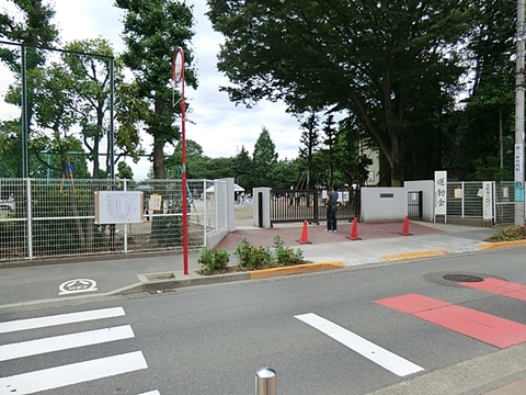 府中市立本宿小学校まで312m