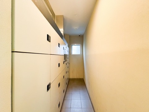 宅配ボックスが設置されたマンションは、不在時でも荷物を受け取れる大変便利な設備です。日常の利便性を高める充実した設備として、現代の生活をしっかりサポートします。