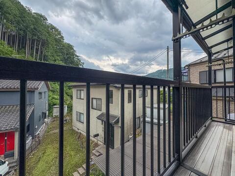 暖かな日差しと心地よい風が、洗いたての洗濯物に爽やかな香りをまとわせ、パリッと気持ちよく乾かしてくれます。