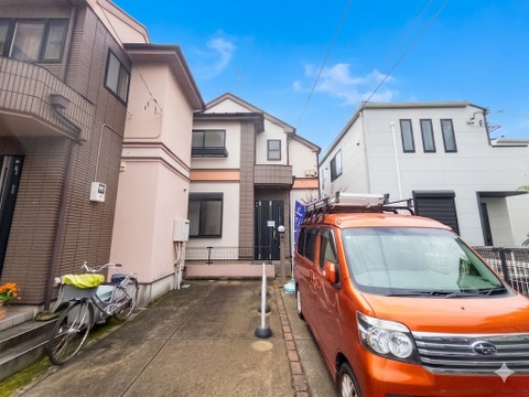 丁寧に手入れされた清潔感ある中古戸建ての外観。