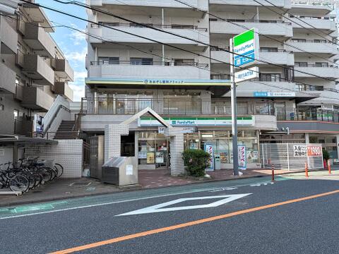 ファミリーマート国領二丁目店まで約47m