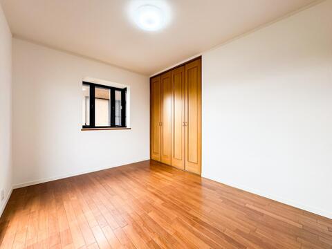 明るく採光が取れた洋室はご家族それぞれのプライベート空間。どんなお部屋にしようか・・・嬉しい悩みですね。