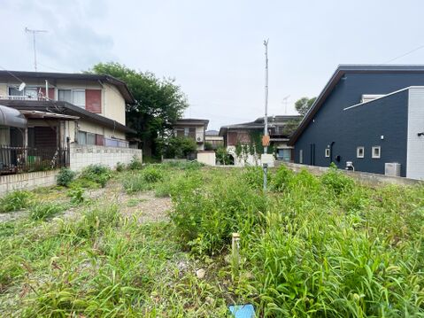 建物が建つ前のまっさらな状態だからこそ、陽当たりや風通しの良さ、実際の敷地の広さをご自身の目でじっくり確認できます。新築分譲住宅としての購入はもちろんライフスタイルに合わせた土地売りのご相談も可能です