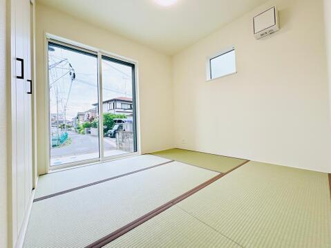 1階には多目的に使える和室(5帖)をご用意!い草の香りに癒やされ、客間やお子様のお昼寝スペースに最適。