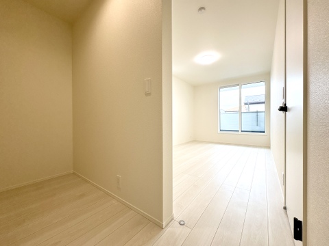 衣類をひとまとめにできるWIC。衣替えの手間が省け、忙しい毎日の家事ラクに大きく貢献します!