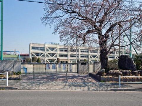 あきる野市立西秋留小学校まで約810m