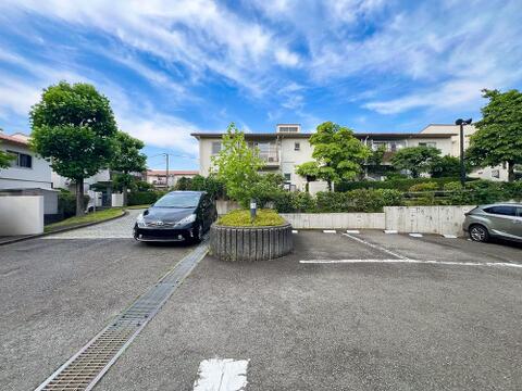 現地(2025年6月)撮影。閑静な住宅街に位置するため、安心して暮らせる穏やかな住まいです。喧騒から離れ、日々の生活が心地よく、休日には家族や友人とゆったり過ごせる落ち着いた環境が広がっています。