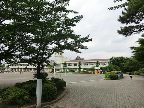 多摩市立大松台小学校まで約641m