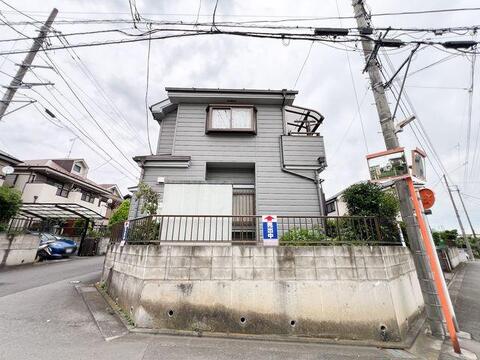 風が通り抜ける快適さ:三方が抜けていることで空気の滞留がなく、窓を開ければ家中を心地よい風が通り抜けます。