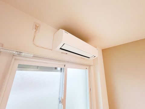 エアコンが設置済みのため、入居後すぐに快適な環境で過ごせる住まいです。季節を問わず心地よい温度を保て、家族みんながリラックスできる空間が整っています。