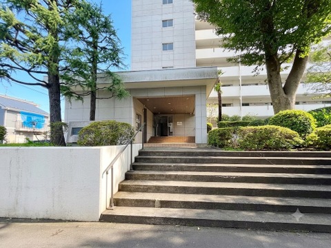 リフォームにより美しく生まれ変わった住まいは、新築のような清潔感と快適さが広がります。設備や内装が一新され、気持ちよく新生活をスタートできるため、安心して住み始められる物件です。