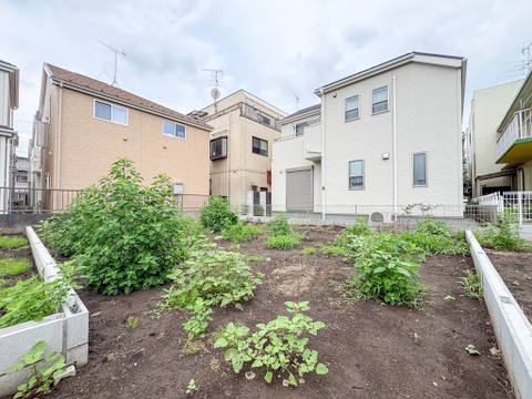 落ち着いた閑静な住宅街に位置する住まいです。静かで穏やかな環境が、毎日の生活に安らぎと快適さをもたらします。(2026年6月末撮影)