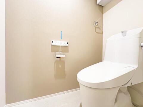 温水洗浄便座完備のトイレスペース。ついつい考え事をしてしまうほど落ち着く空間です。2026/6/29撮影