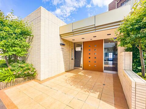 まるで高級ホテルに来たかのようなラグジュアリーな雰囲気のエントランススペース。マンションの顔とも言うべき場所です。2026/6/29撮影