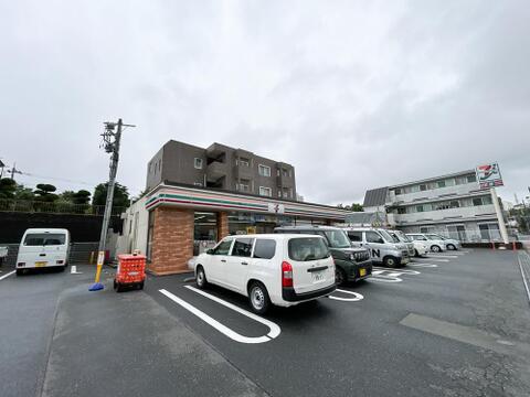 セブン-イレブン 八王子松木店まで約500m