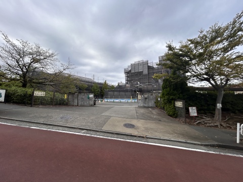 八王子市立松木小学校まで約900m