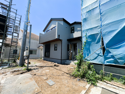 Low-E複層ガラスを採用し、断熱性能を向上。冷暖房効率にも配慮され、一年を通して快適な住環境づくりをサポートします。