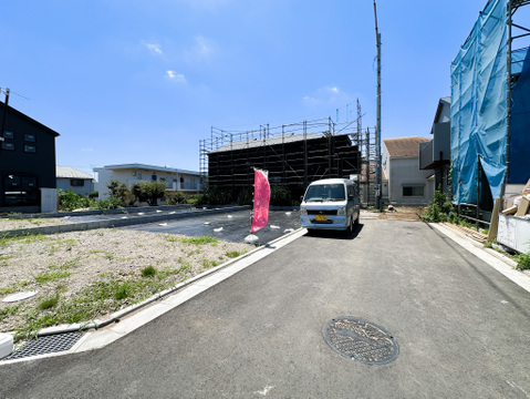 Low-E複層ガラスを採用し、断熱性能を向上。冷暖房効率にも配慮され、一年を通して快適な住環境づくりをサポートします。