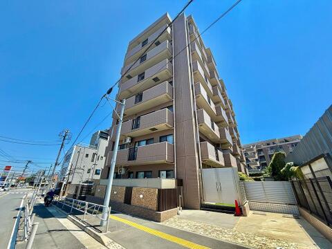 南東角部屋につき日当たり良好。明るくポカポカのお部屋で、毎日を元気に過ごせます。洗濯物もよく乾き、家事もはかどります。