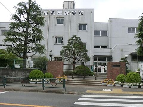 八王子市立第一小学校まで約550m