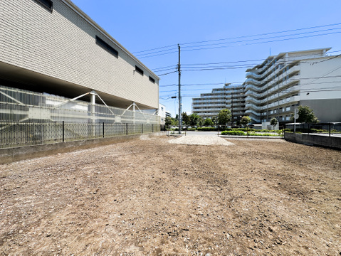 二世帯住宅やゆとりある大型住宅も検討しやすい、約200㎡の整形地。家族のつながりを大切にしながら、それぞれのプライベート空間も確保できる住まいづくりが楽しめます。