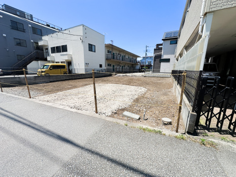 駅徒歩7分の利便性と、約60坪の広さを兼ね備えた売地。建築条件がなく、間取りや設備、外観デザインまで自由に検討できます。理想のマイホームづくりを、この場所から始めませんか。