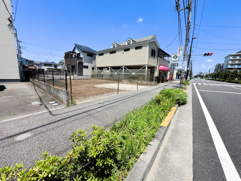 約200㎡のゆとりある敷地は、プランを描きやすい整形地。広々としたLDKやお庭、複数台の駐車スペースなど、家族の夢が膨らみます。建築条件なしで自由な住まいづくりが可能です。