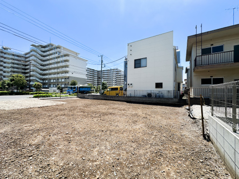 建築条件がないため、お好きなハウスメーカーで建築可能。約60坪の整形地を活かし、開放的なリビングや庭、趣味の空間など、思い描いた暮らしを形にできる魅力的な土地です。