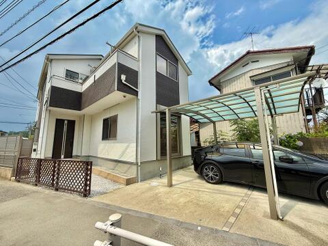 スタイリッシュなデザインが印象的な外観です。洗練された清潔感ある佇まいが街並みに映え、毎日の帰宅のたびに心地よい満足感と誇らしさをもたらします。