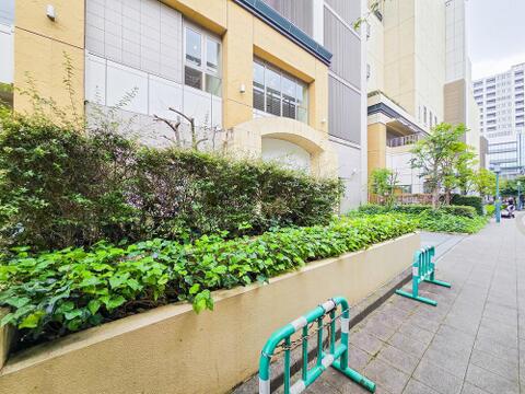 共用部分の美しい管理が印象的なマンション。清掃が行き届いており、住む人や来客にとっても心地よい空間が広がります。清潔感が保たれているため、安心して生活を楽しめる住まいです。