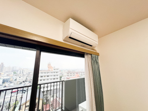 エアコンが設置済みのため、入居後すぐに快適な環境で過ごせる住まいです。季節を問わず心地よい温度を保て、家族みんながリラックスできる空間が整っています。