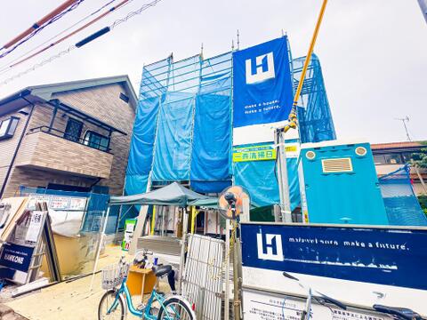 残り1棟(2号棟)となります。2026年8月上旬完成予定です。詳細はお気軽にお問い合わせください。2026/7/16撮影