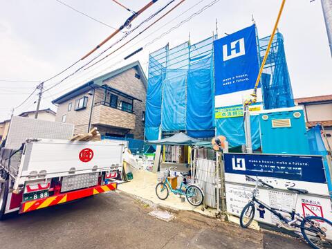 カースペースを1台分ご用意しております。住まいには気付きがあり、住まうごとに様々な角度から違う顔を見せてくれます。新生活は小さな発見の連続です。2026/7/16撮影