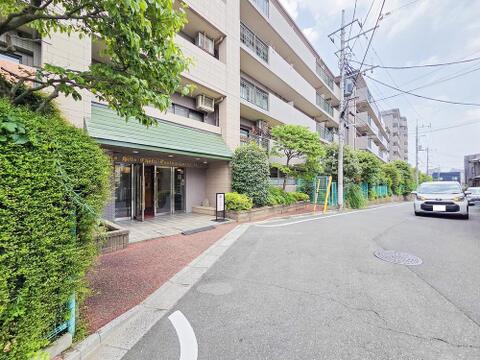 共用部分が清潔に保たれており、管理が行き届いているマンションです。住む人が気持ちよく利用できる空間が広がり、安心して快適に過ごせる住環境が整っています。