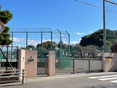 八王子市立横山中学校まで464m