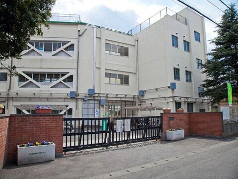 日野市立日野第四小学校まで約631m