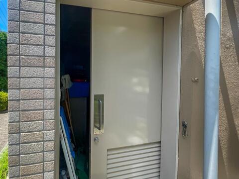 雨の日でも快適に利用できる扉付きのゴミ置き場。敷地内にあるため毎朝のゴミ出しもラクラクです。