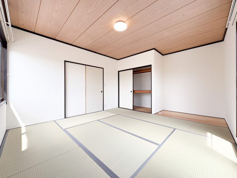 日本特有の部屋「和室」。障子越しに溶け込む太陽の明かりは、心を和ませてくれます。