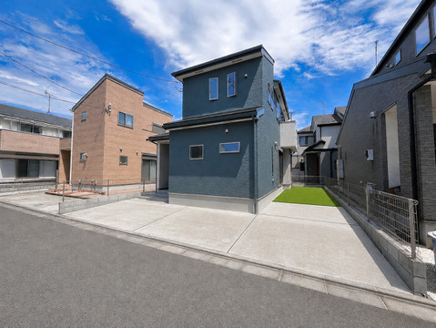 落ち着いた閑静な住宅街に位置する住まいです。静かで穏やかな環境が、毎日の生活に安らぎと快適さをもたらします。