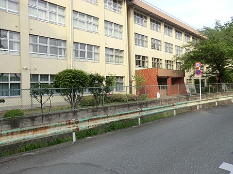 昭島市立多摩辺中学校 450m