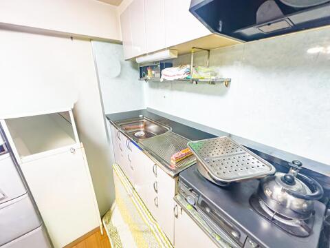 システムキッチンが新規交換され、清潔にご利用いただけます。食洗機も設置予定です。※リノベーション前のお写真です。2026/7/31撮影