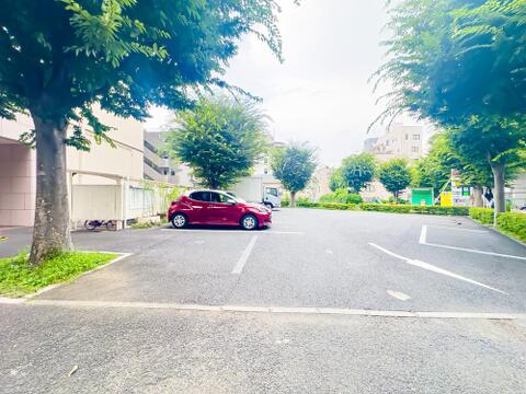 駐車場スペース。月額12000円~15000円でご利用いただけます。ご利用の際は空き状況を確認いたします。2026/7/31撮影