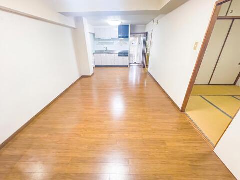 住まいには気付きがあり、住まうごとに様々な角度から違う顔を見せてくれます。新生活は小さな発見の連続です。※リノベーション前のお写真です。CGにより家具などを削除してあります。2026/7/31撮影
