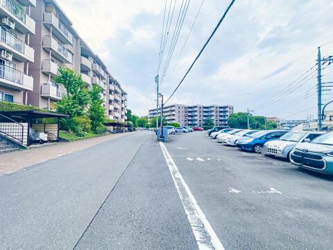 駐車場スペース。月額3000円~5000円でご利用いただけます。ご利用の際は空き状況を確認いたします。2026.7.31撮影
