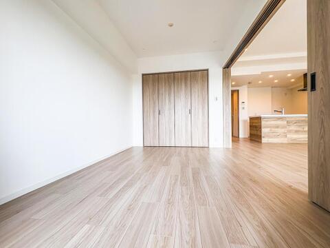 木目調フローリングと大容量収納で、いつもすっきり。隣接するリビングで、家族の絆を育む毎日を。