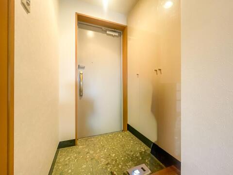 大容量のトール型シューズボックスを完備。すっきりとした玄関空間で気持ちよくご家族を迎えられます。