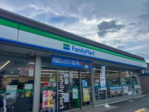 ファミリーマート中野中央通り店まで約573m