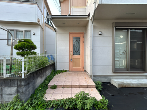 物件外観(2026年8月21日撮影)9月末リフォーム完成予定